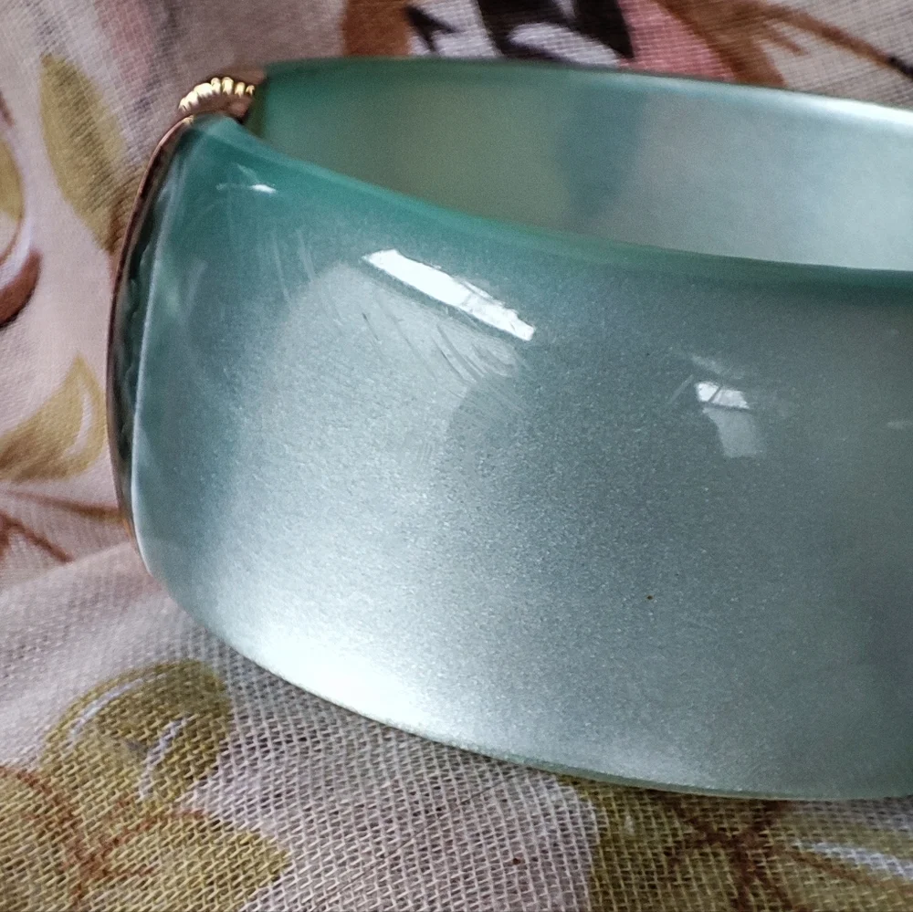 Icy Frosted Light Aqua Blue Moonglow Lucite Clamper Vintage Gold Tone Bracelet